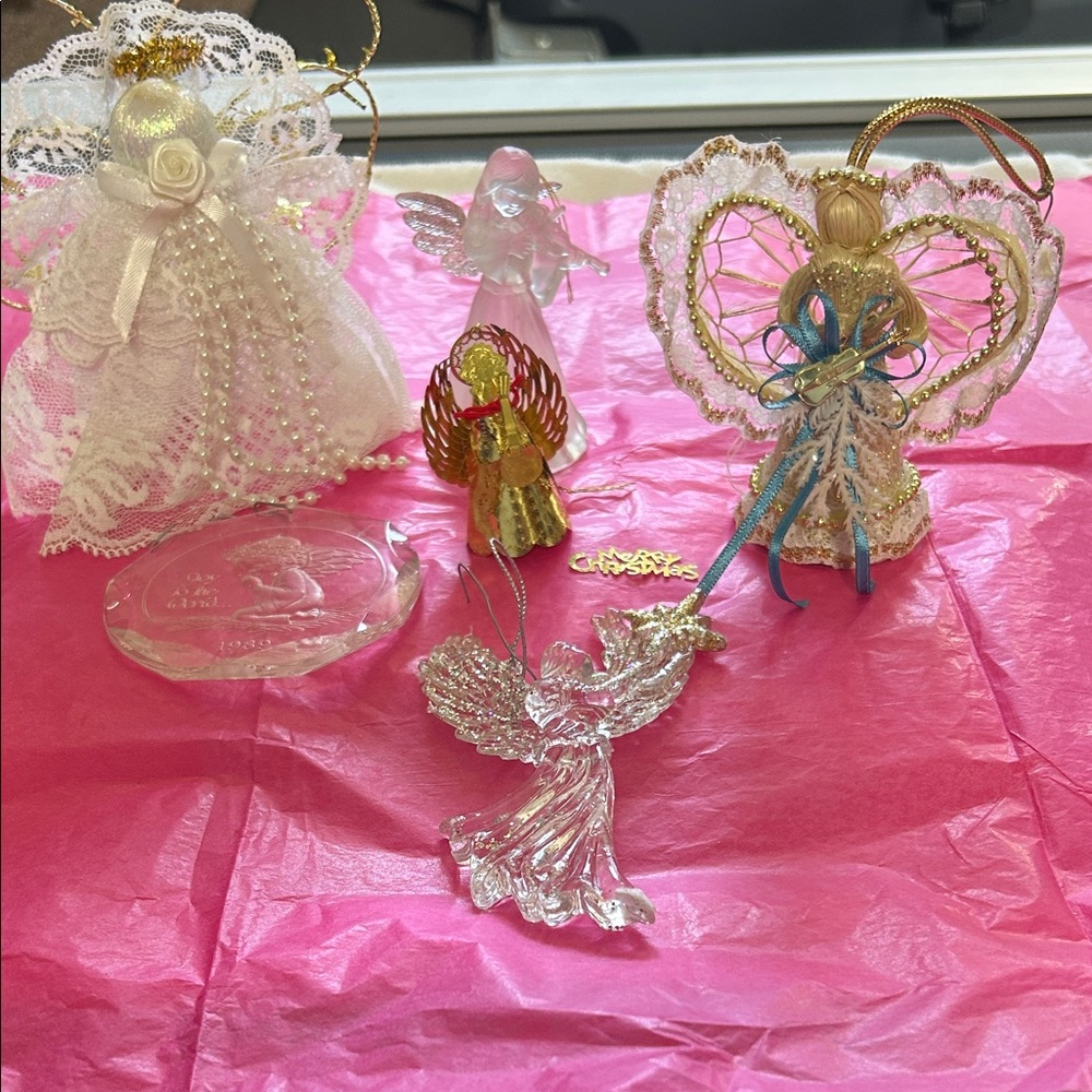 Elegant Angel Figurine Set - White and Gold